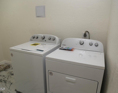 3737 E Eugie Avenue - Photo Thumbnail 19