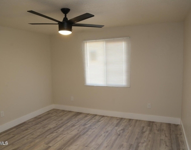 3737 E Eugie Avenue - Photo Thumbnail 10