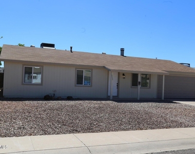 3737 E Eugie Avenue - Photo Thumbnail 2