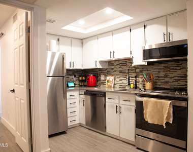 700 W University Drive - Photo Thumbnail 6