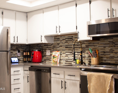 700 W University Drive - Photo Thumbnail 7