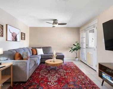 7501 E Minnezona Avenue - Photo Thumbnail 12
