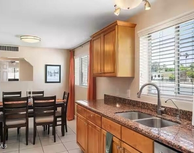 7501 E Minnezona Avenue - Photo Thumbnail 6