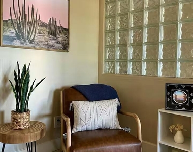 7501 E Minnezona Avenue - Photo Thumbnail 14