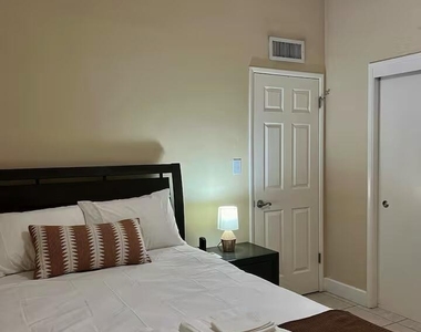 7501 E Minnezona Avenue - Photo Thumbnail 30