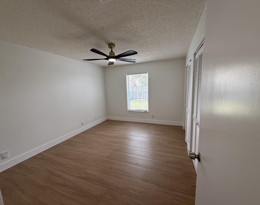 6249 Foster Street - Photo Thumbnail 12