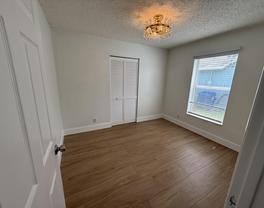 6249 Foster Street - Photo Thumbnail 13