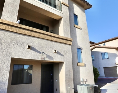 2315 N 52nd Street - Photo Thumbnail 3