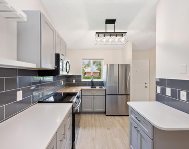5214 Stacy Street - Photo Thumbnail 4