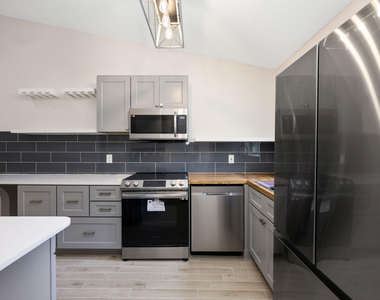 5214 Stacy Street - Photo Thumbnail 1
