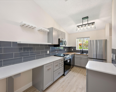 5214 Stacy Street - Photo Thumbnail 3