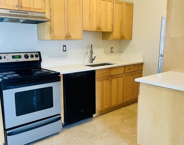 590 Nw 40th Court - Photo Thumbnail 8