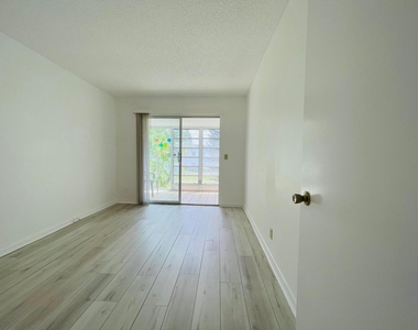 333 Farnham P - Photo Thumbnail 9
