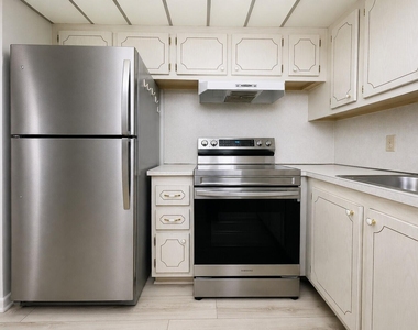 333 Farnham P - Photo Thumbnail 4