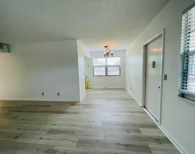 333 Farnham P - Photo Thumbnail 2