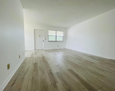 333 Farnham P - Photo Thumbnail 6