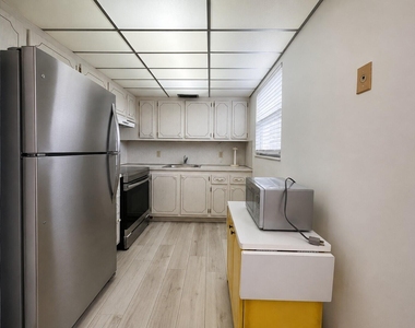 333 Farnham P - Photo Thumbnail 3