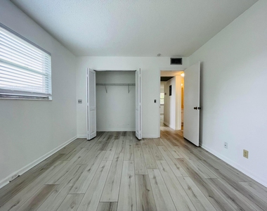 333 Farnham P - Photo Thumbnail 5