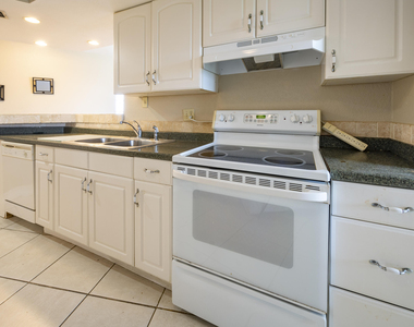 6911 Environ Boulevard - Photo Thumbnail 17