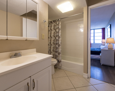 6911 Environ Boulevard - Photo Thumbnail 12