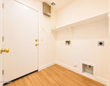 5256 W Pleasant Lane - Photo Thumbnail 11