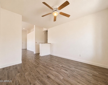 5256 W Pleasant Lane - Photo Thumbnail 4