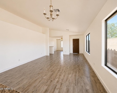 5256 W Pleasant Lane - Photo Thumbnail 3