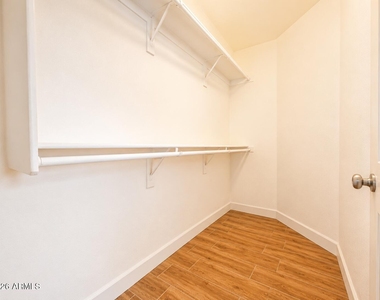 5256 W Pleasant Lane - Photo Thumbnail 9