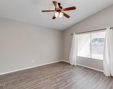 1120 N Val Vista Drive - Photo Thumbnail 5