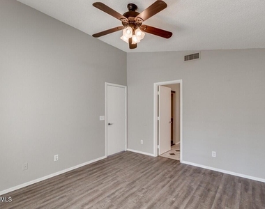 1120 N Val Vista Drive - Photo Thumbnail 14