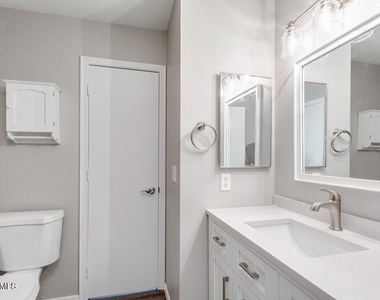 1120 N Val Vista Drive - Photo Thumbnail 8
