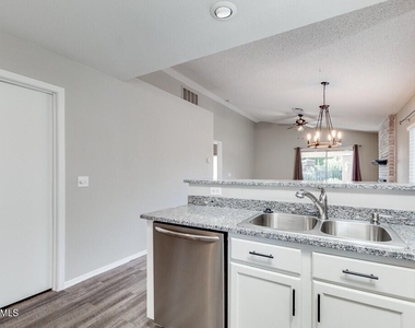 1120 N Val Vista Drive - Photo Thumbnail 4