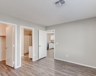 1120 N Val Vista Drive - Photo Thumbnail 10
