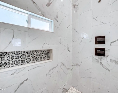 10153 W Wenden Drive - Photo Thumbnail 7