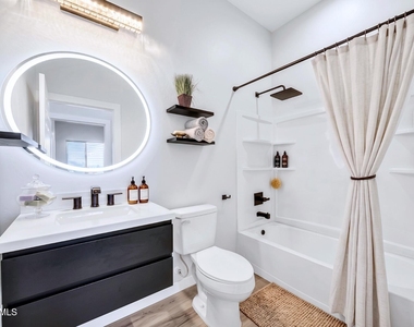 10153 W Wenden Drive - Photo Thumbnail 9