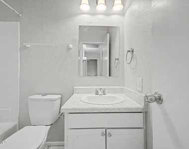 10033 N 9th Avenue - Photo Thumbnail 5
