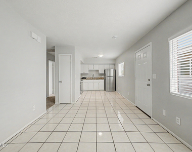 10033 N 9th Avenue - Photo Thumbnail 1