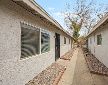 10033 N 9th Avenue - Photo Thumbnail 12