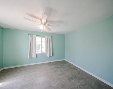 2217 E Harvard Street - Photo Thumbnail 13