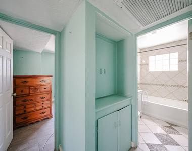 2217 E Harvard Street - Photo Thumbnail 19