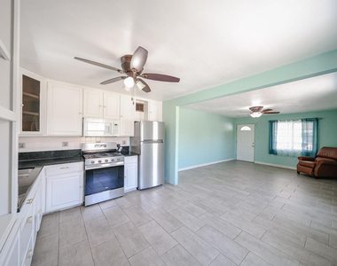 2217 E Harvard Street - Photo Thumbnail 6