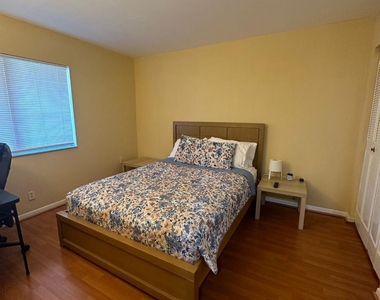 2828 Casita Way - Photo Thumbnail 3