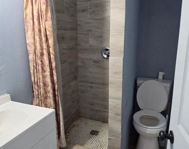 4333 W Carver Road - Photo Thumbnail 2