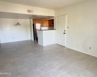 5757 W Eugie Avenue - Photo Thumbnail 12