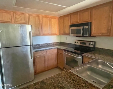 5757 W Eugie Avenue - Photo Thumbnail 7