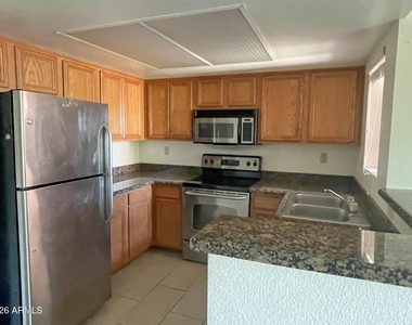 5757 W Eugie Avenue - Photo Thumbnail 6