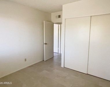 5757 W Eugie Avenue - Photo Thumbnail 11
