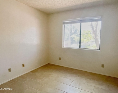 5757 W Eugie Avenue - Photo Thumbnail 10