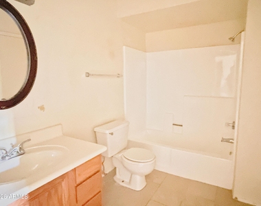 5757 W Eugie Avenue - Photo Thumbnail 13