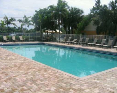 3640 N 56th Avenue - Photo Thumbnail 4